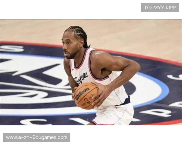 伦纳德：比赛末一次防守扭伤了脚踝，明天早上看看感觉如何，伦纳德脚踝受了什么伤